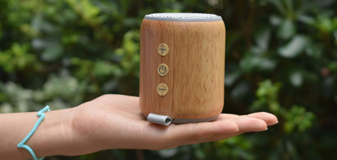 Altavoz de madera publicitario