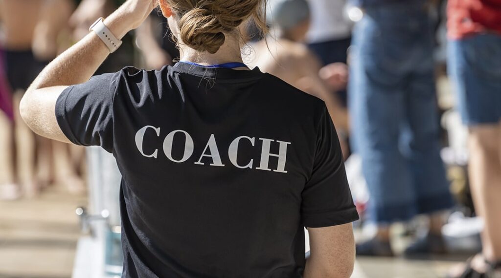 staff con camiseta