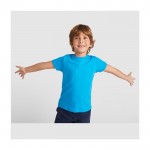 Camiseta de algodón 100% en punto para niños 155 g/m2 Roly color azul vaquero imagen de estilo de vida