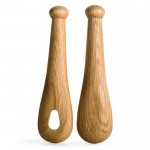 Set de 2 utensilios para servir ensalada hechos de roble color madera