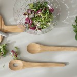 Set de 2 utensilios para servir ensalada hechos de bambú color madera segunda vista