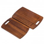 Set de 2 tablas de cortar hechas de madera de acacia con mangos color madera segunda vista