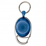 Cuelga identificador de varios colores con clip ajustable y cordón de 60cm color azul tercera vista