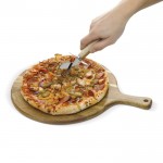 Tabla de madera de acacia para pizza con cortapizzas incluido color madera tercera vista