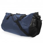 Bolsa de deporte impermeable con doble asa y capacidad de 60L color azul oscuro cuarta vista