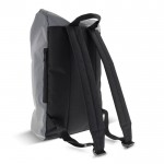 Mochila roll-top de poliéster reflectante con abertura plegable color gris cuarta vista