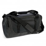 Bolsa de deporte de RPET en color negro con asa acolchada 30L color negro