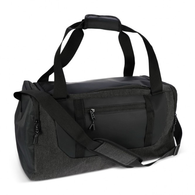 Bolsa de deporte de RPET en color negro con asa acolchada 30L