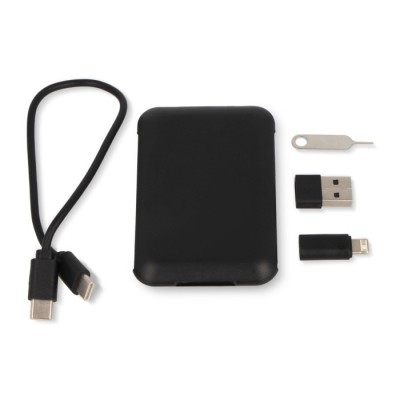 Kit viajero con varios conectores USB y doble uso como soporte de móvil